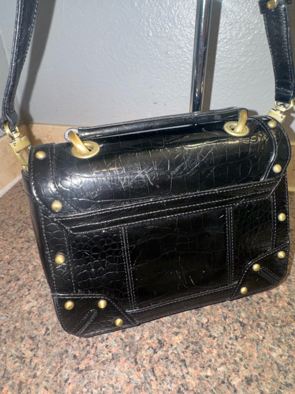 Metrocity Black Croc-Embossed Leather Crossbody with Gold Studs EUC no call outs - Picture 2 of 8